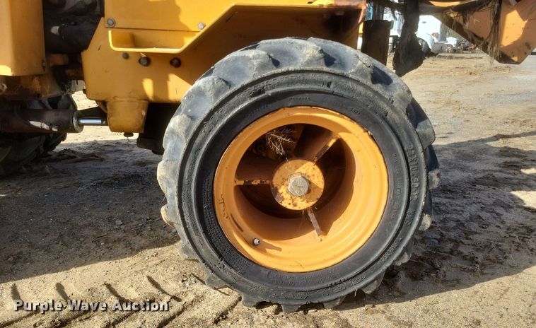 image for item DQ3785 Case Maxi Sneaker Series C vibratory cable plow