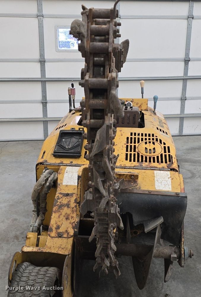 image for item DQ5299 1999 Vermeer V2050 trencher