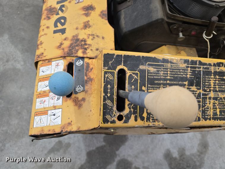 image for item DQ5299 1999 Vermeer V2050 trencher