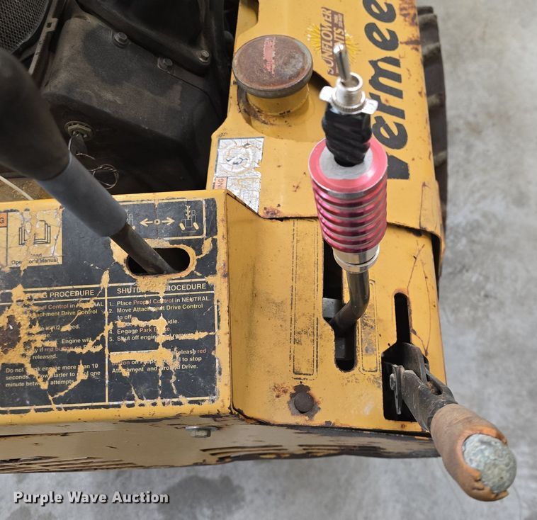 image for item DQ5299 1999 Vermeer V2050 trencher