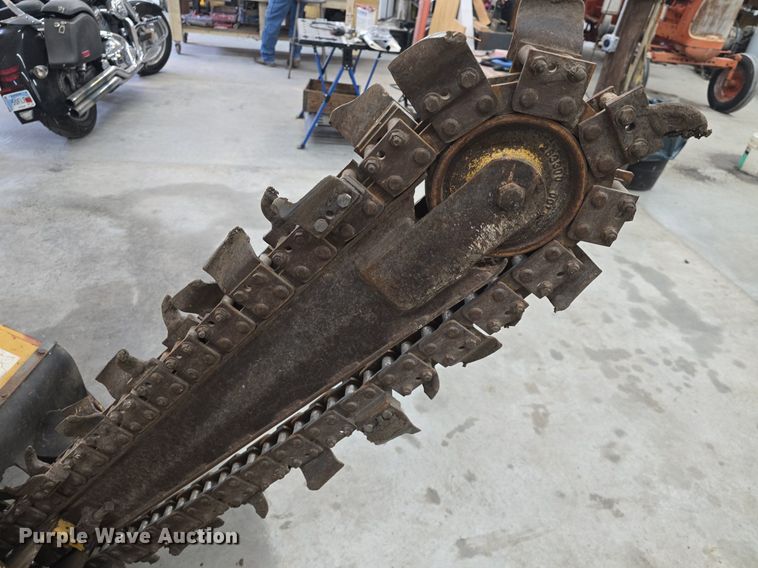 image for item DQ5299 1999 Vermeer V2050 trencher