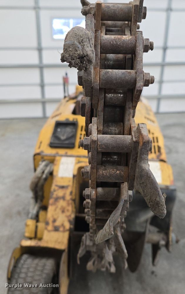 image for item DQ5299 1999 Vermeer V2050 trencher