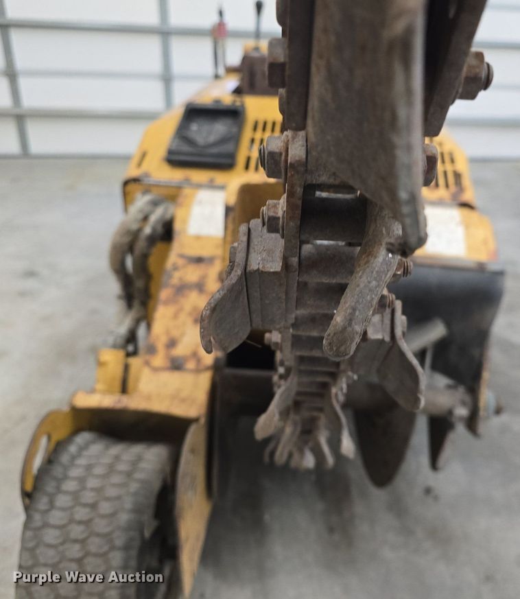 image for item DQ5299 1999 Vermeer V2050 trencher