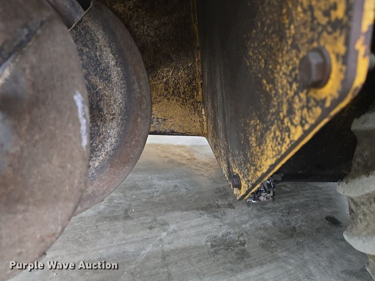 image for item DQ5299 1999 Vermeer V2050 trencher