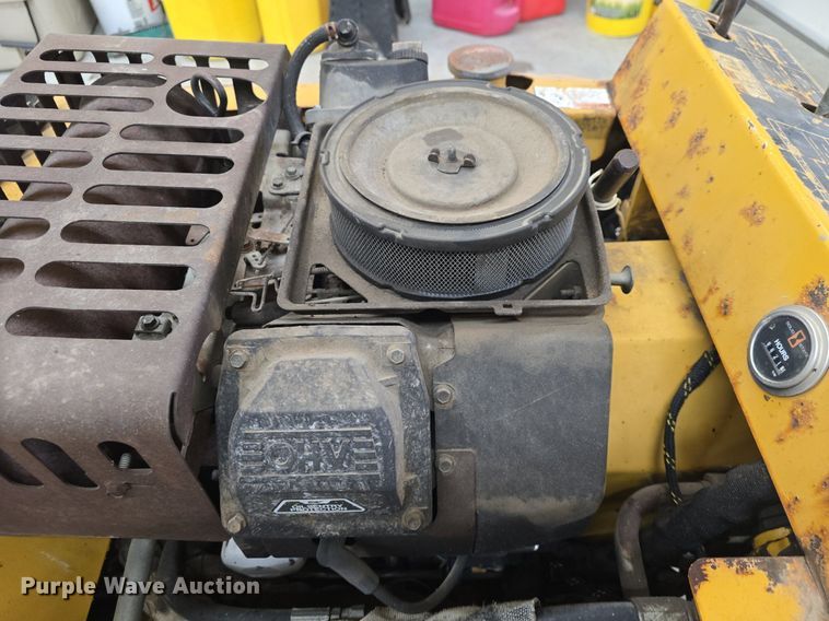 image for item DQ5299 1999 Vermeer V2050 trencher