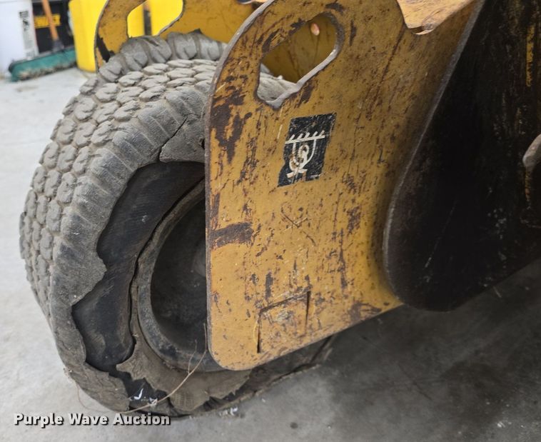 image for item DQ5299 1999 Vermeer V2050 trencher