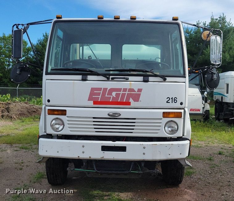 image for item DR4314 2004 Sterling SC8000 street sweeper truck