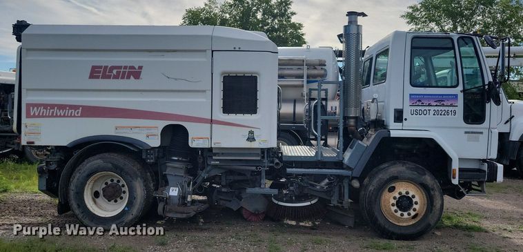 image for item DR4314 2004 Sterling SC8000 street sweeper truck