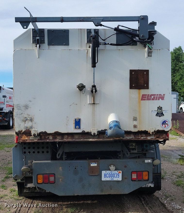 image for item DR4314 2004 Sterling SC8000 street sweeper truck