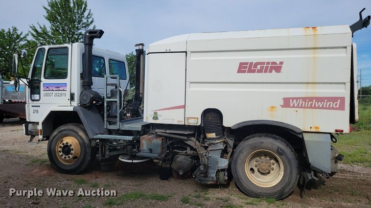 image for item DR4314 2004 Sterling SC8000 street sweeper truck