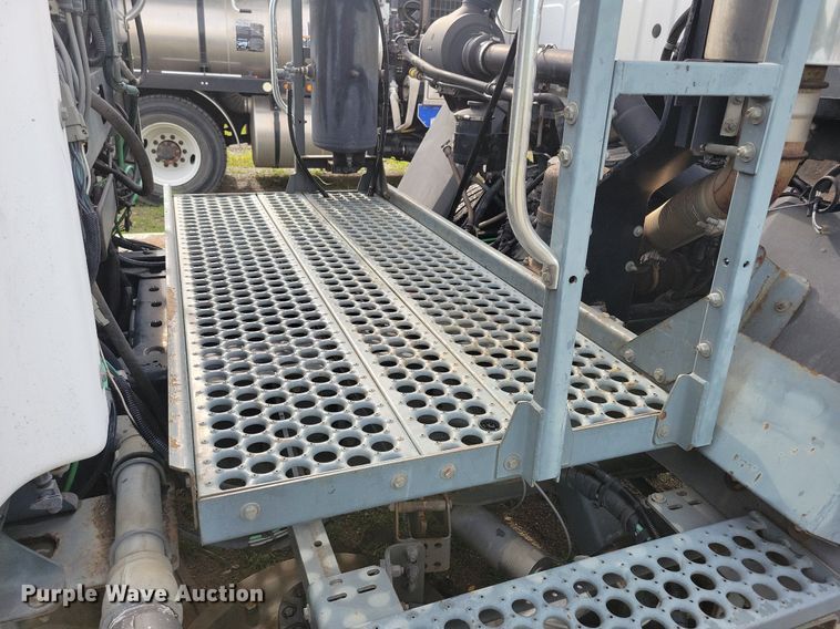 image for item DR4314 2004 Sterling SC8000 street sweeper truck