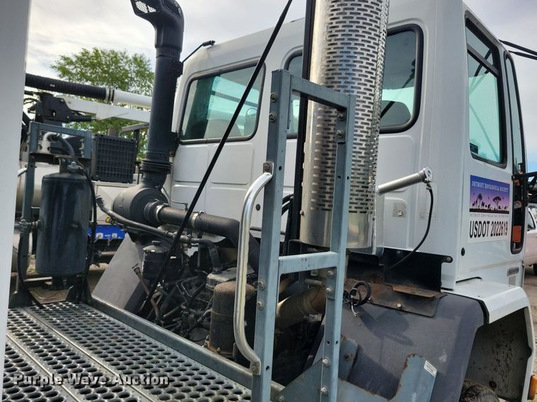 image for item DR4314 2004 Sterling SC8000 street sweeper truck