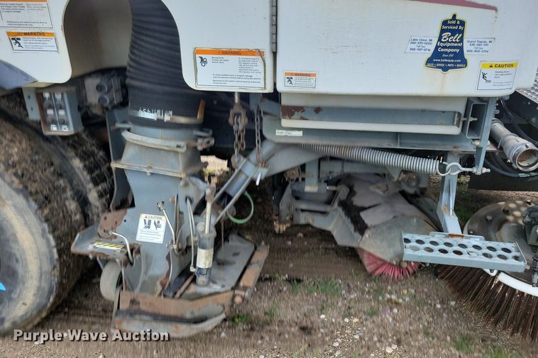 image for item DR4314 2004 Sterling SC8000 street sweeper truck