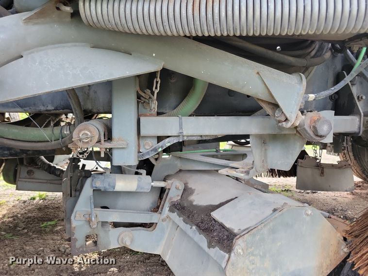 image for item DR4314 2004 Sterling SC8000 street sweeper truck