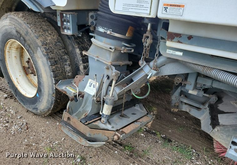 image for item DR4314 2004 Sterling SC8000 street sweeper truck
