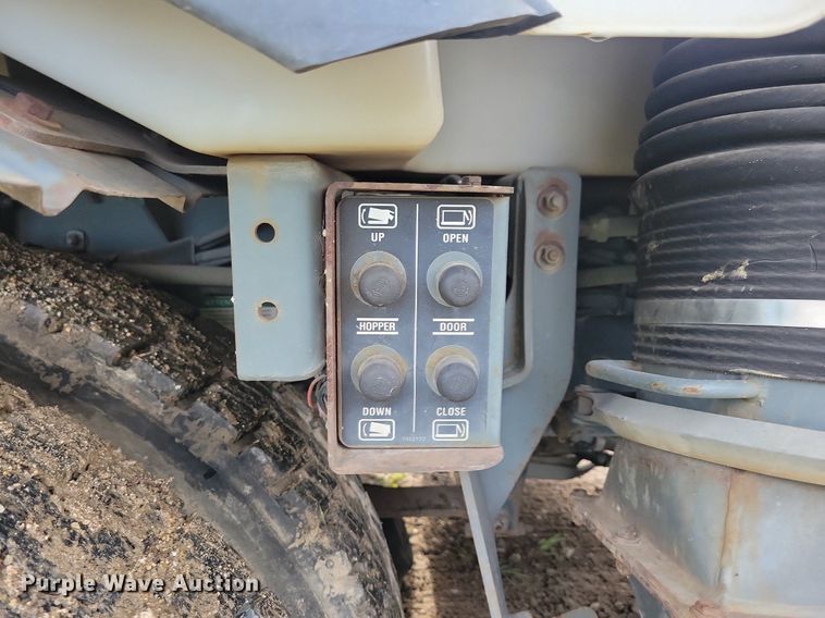 image for item DR4314 2004 Sterling SC8000 street sweeper truck