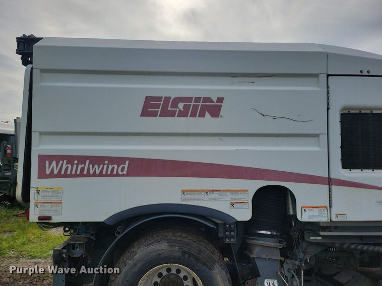 image for item DR4314 2004 Sterling SC8000 street sweeper truck