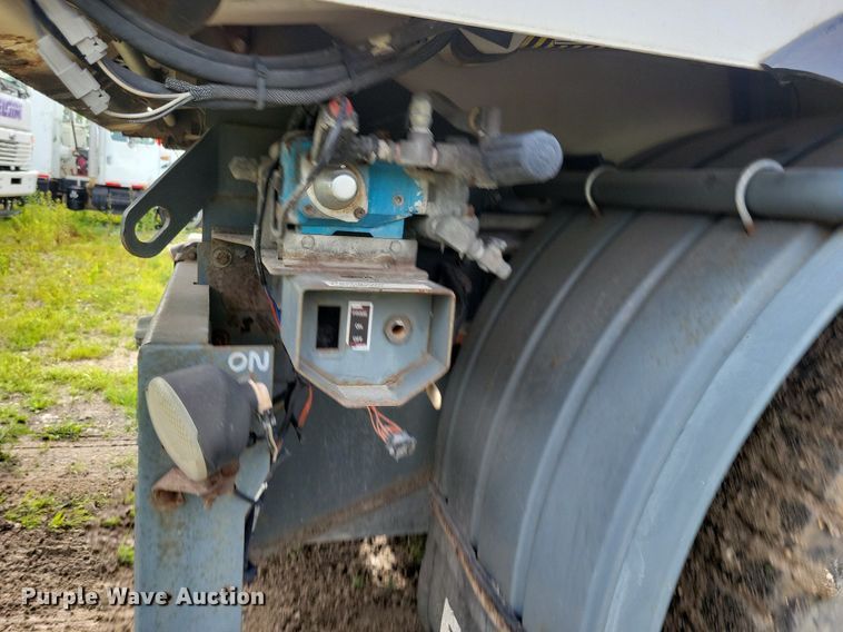 image for item DR4314 2004 Sterling SC8000 street sweeper truck