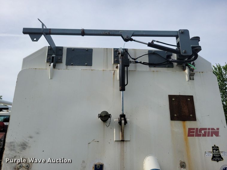 image for item DR4314 2004 Sterling SC8000 street sweeper truck