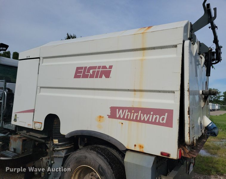 image for item DR4314 2004 Sterling SC8000 street sweeper truck