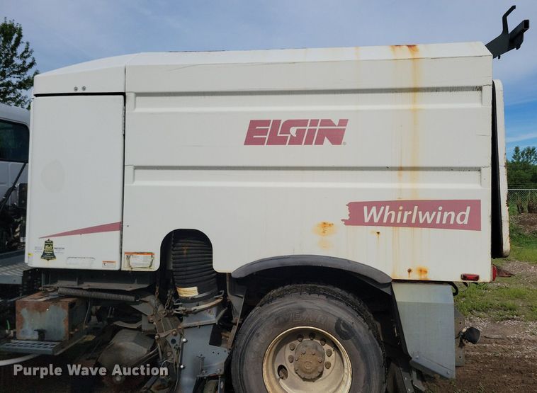 image for item DR4314 2004 Sterling SC8000 street sweeper truck