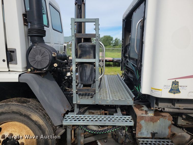 image for item DR4314 2004 Sterling SC8000 street sweeper truck