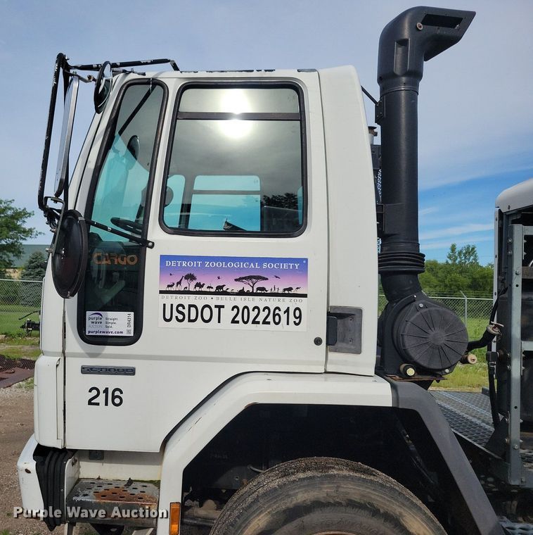 image for item DR4314 2004 Sterling SC8000 street sweeper truck