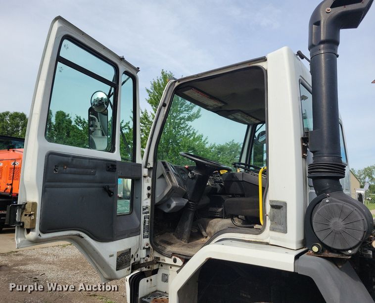 image for item DR4314 2004 Sterling SC8000 street sweeper truck