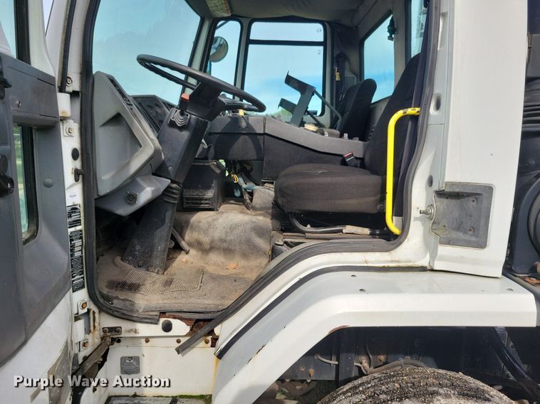 image for item DR4314 2004 Sterling SC8000 street sweeper truck