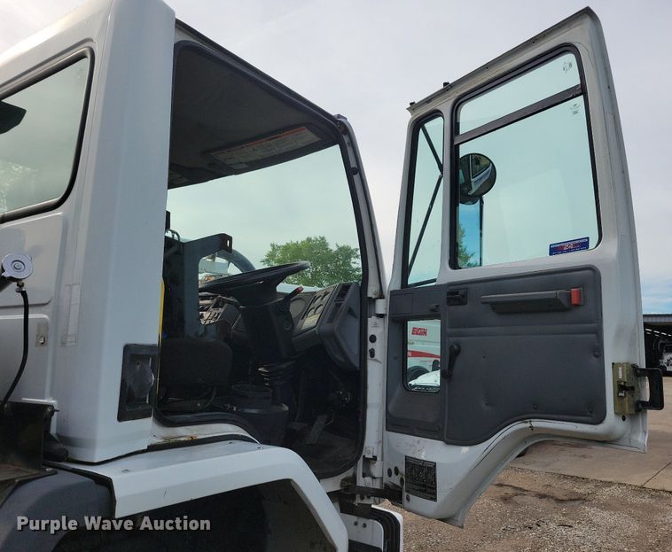 image for item DR4314 2004 Sterling SC8000 street sweeper truck