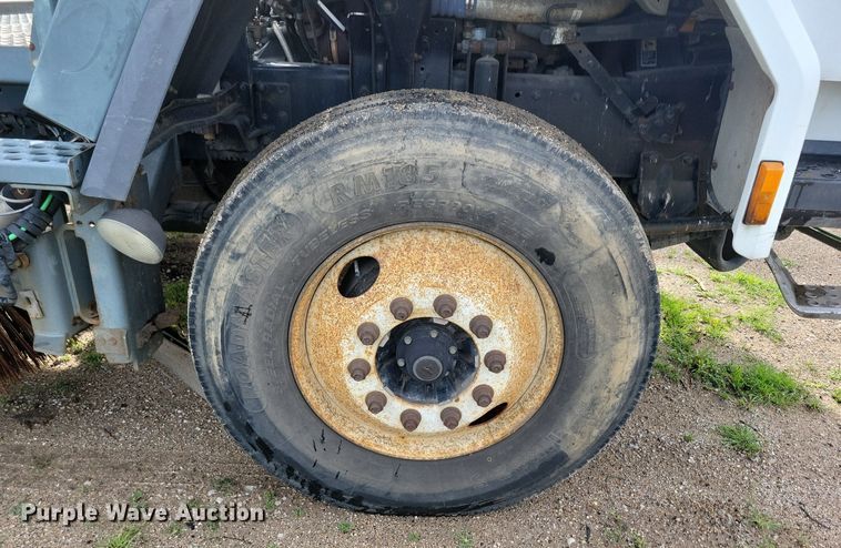 image for item DR4314 2004 Sterling SC8000 street sweeper truck