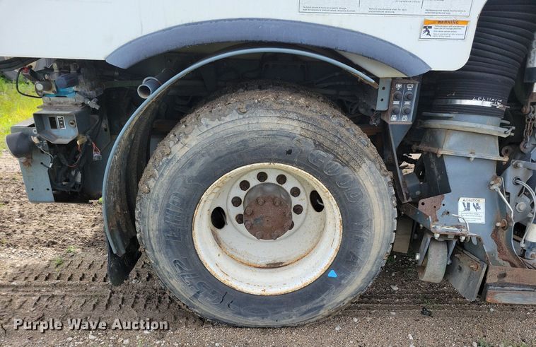 image for item DR4314 2004 Sterling SC8000 street sweeper truck