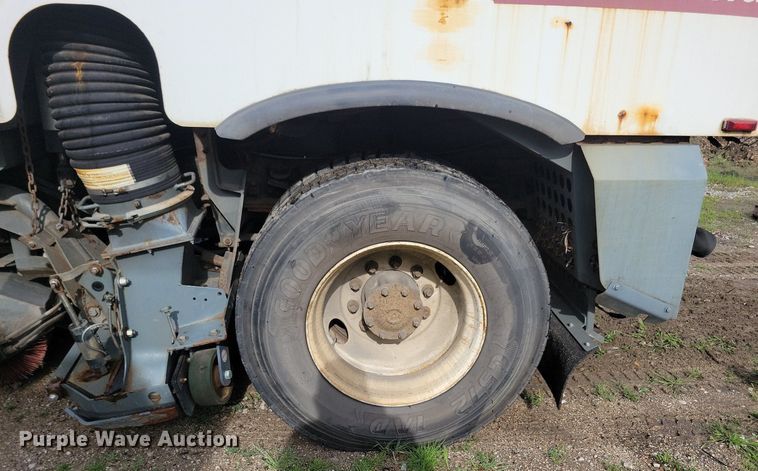 image for item DR4314 2004 Sterling SC8000 street sweeper truck