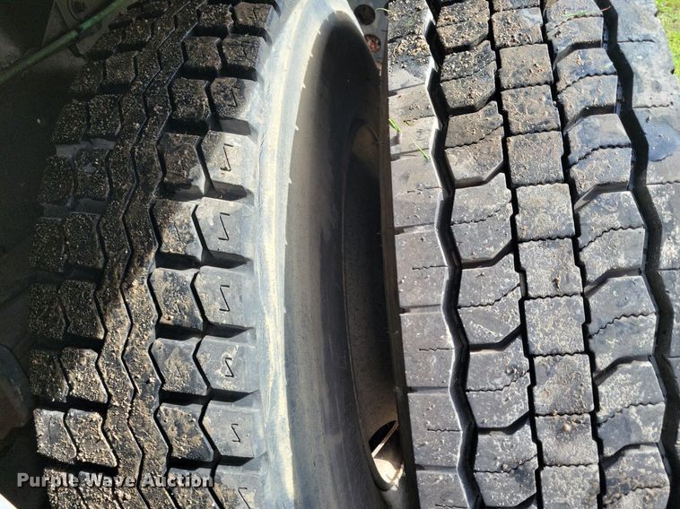 image for item DR4314 2004 Sterling SC8000 street sweeper truck