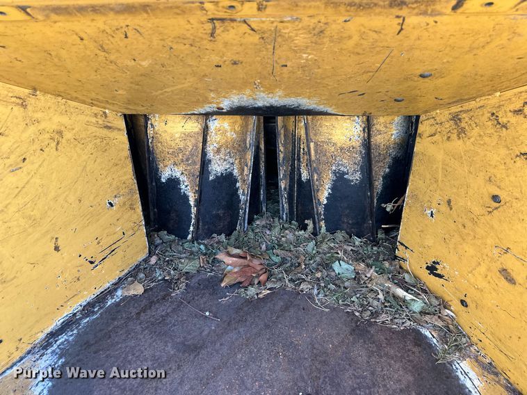 image for item DS3141 2010 Vermeer BC1500 wood chipper