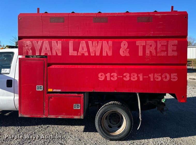 image for item DS3145 2011 Ford F550 chipper truck