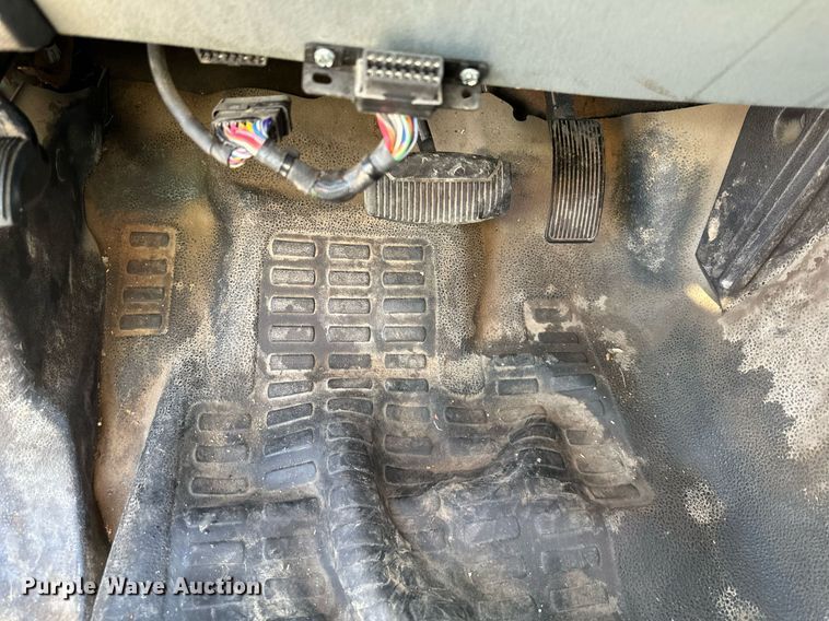 image for item DS3145 2011 Ford F550 chipper truck