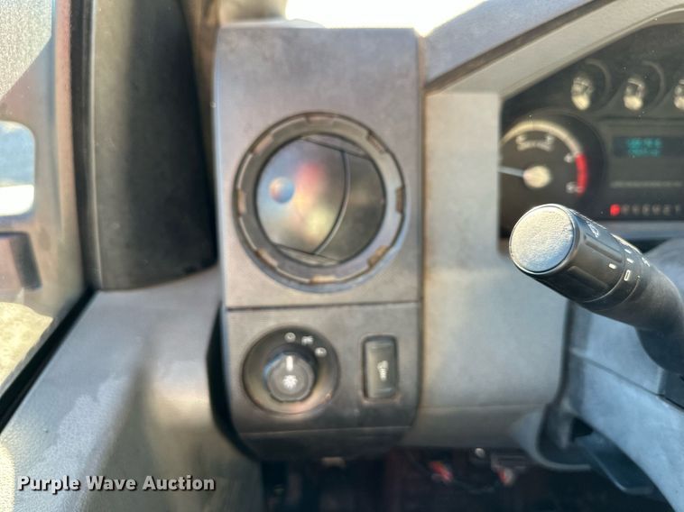 image for item DS3145 2011 Ford F550 chipper truck