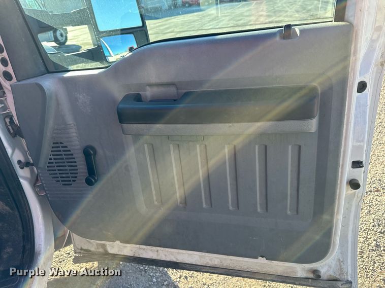 image for item DS3145 2011 Ford F550 chipper truck