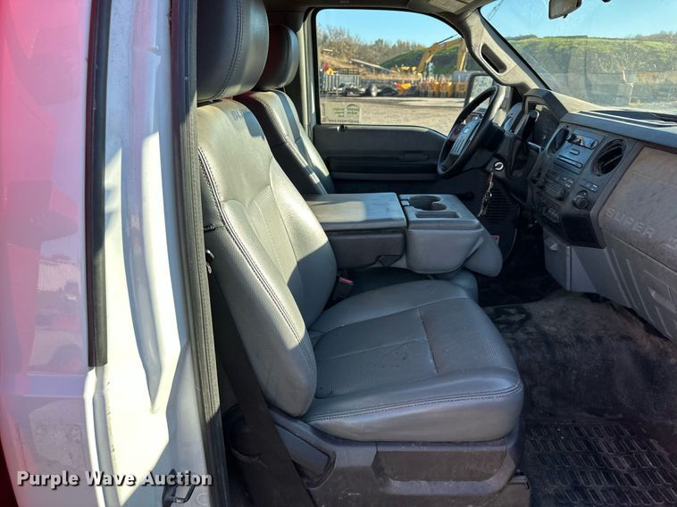 image for item DS3145 2011 Ford F550 chipper truck