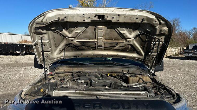 image for item DS3145 2011 Ford F550 chipper truck