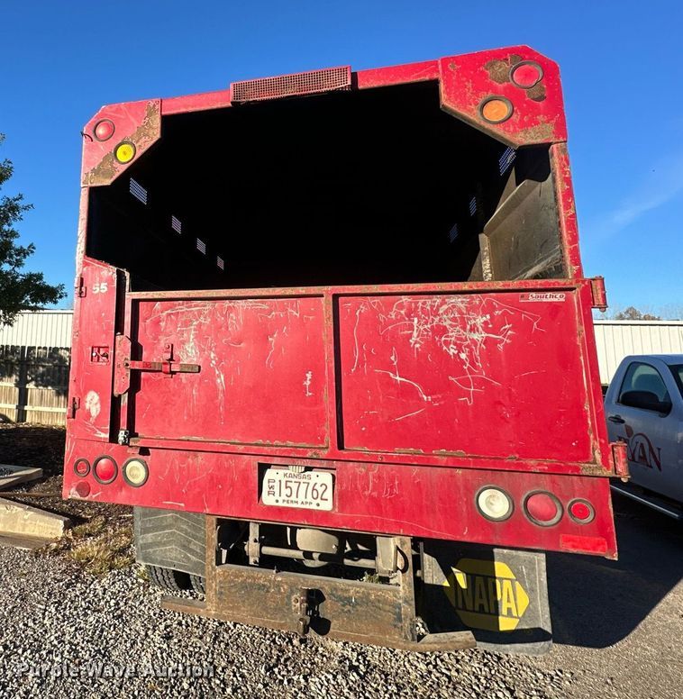 image for item DS3146 2006 Chevrolet C6500 chipper truck