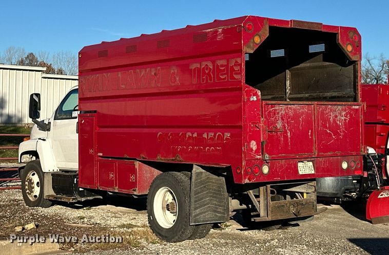 image for item DS3146 2006 Chevrolet C6500 chipper truck