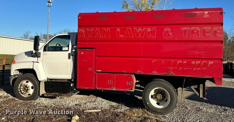 image for item DS3146 2006 Chevrolet C6500 chipper truck