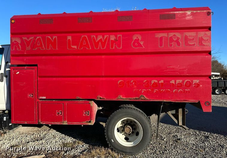 image for item DS3146 2006 Chevrolet C6500 chipper truck