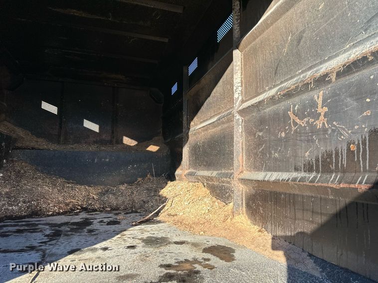 image for item DS3146 2006 Chevrolet C6500 chipper truck