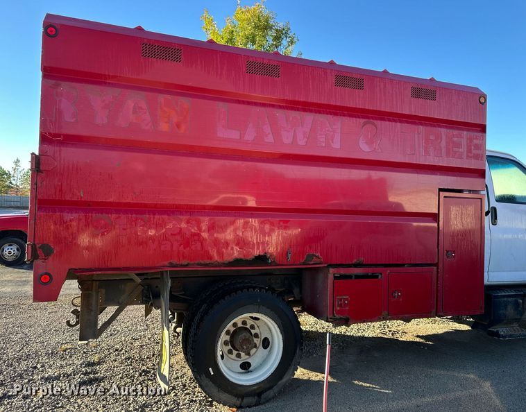 image for item DS3146 2006 Chevrolet C6500 chipper truck
