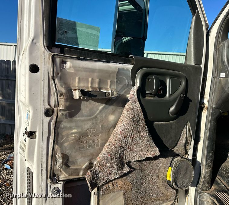 image for item DS3146 2006 Chevrolet C6500 chipper truck