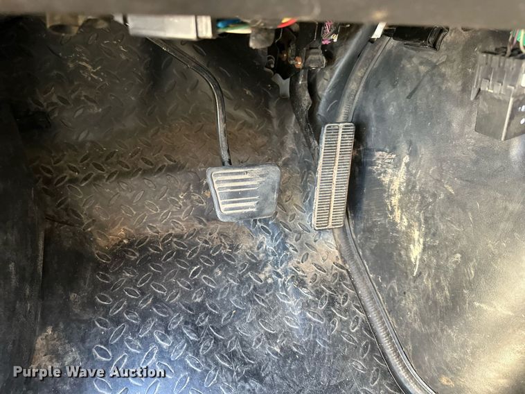 image for item DS3146 2006 Chevrolet C6500 chipper truck