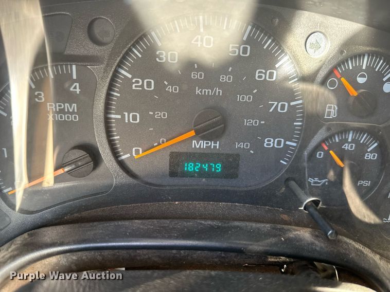 image for item DS3146 2006 Chevrolet C6500 chipper truck